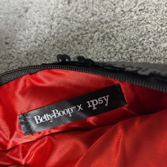 Betty Boop x Ipsy October 2019 Glam Bag Ultimate Makeup Bag  - Limited Edition - Picture 6 of 6